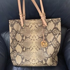 Gorgeous Michael Kors bag with coordinating wallet